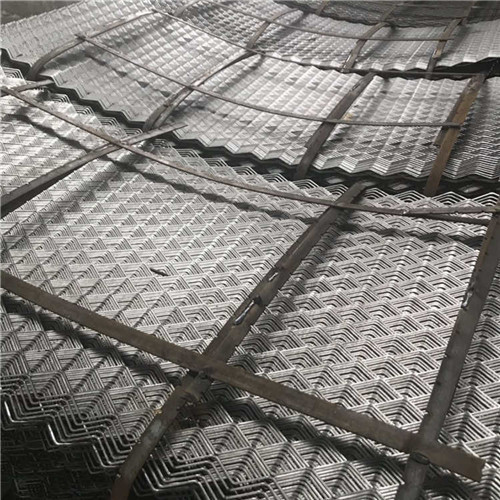 重型热镀锌钢板网.jpg
